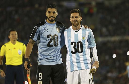 B8 对阵 Imperial ， Heroic 在 BLAST.tv Austin Major 2025 开幕战中与 Chinggis Warriors 交锋